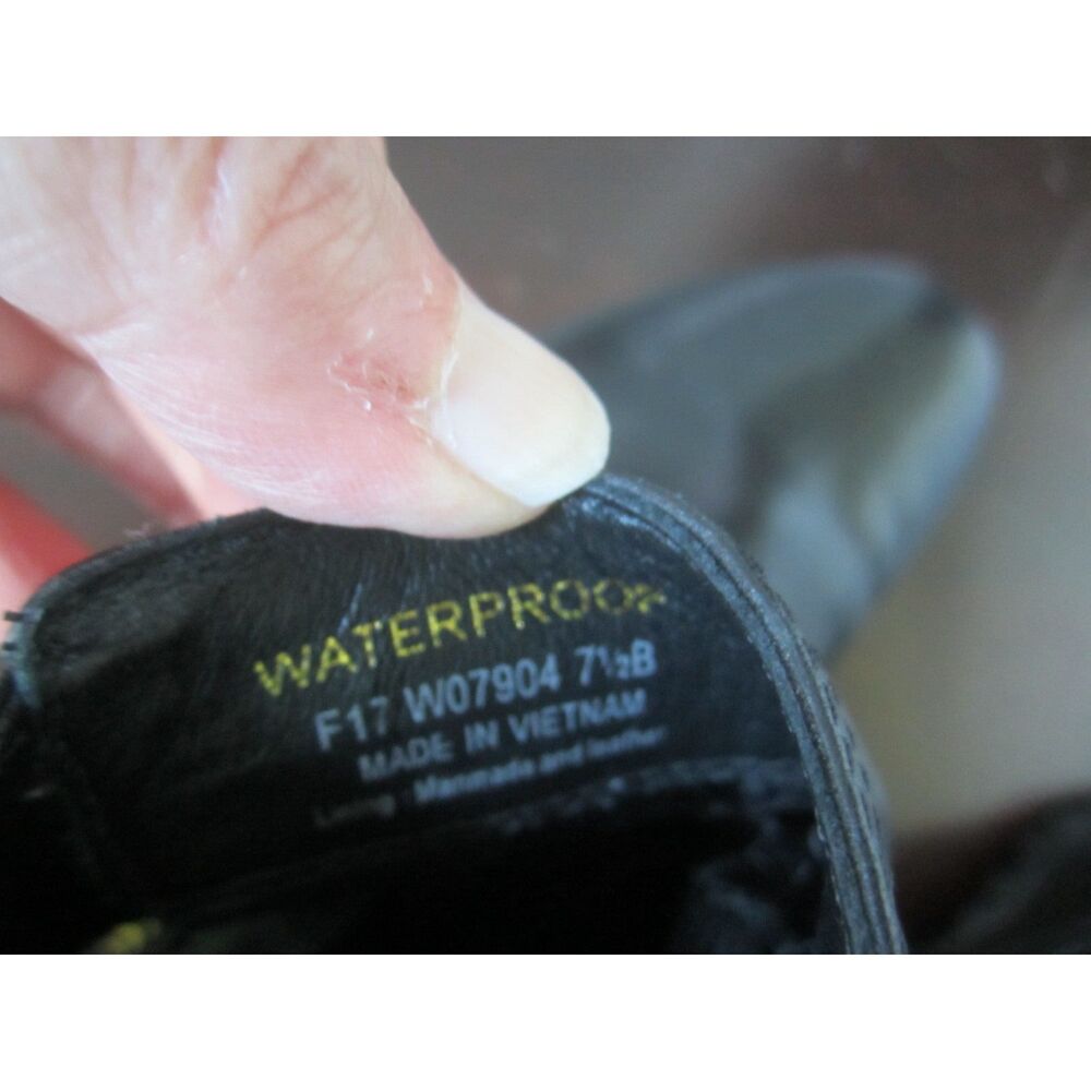 NEW COLE HAAN BLACK LEATHER ANKLE BOOTIE , BACK ZIP ,SIDE STRETCH SIZE  7 1/2 B - Picture 4 of 6